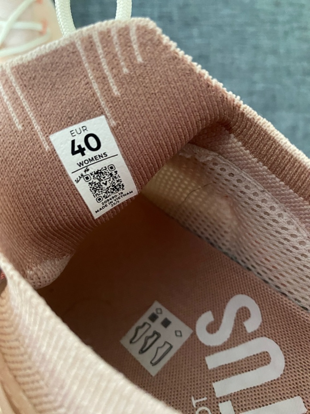 Vivo Barefoot Women's Light Pink Knit Athletic Sneakers - Picture 2 of 4